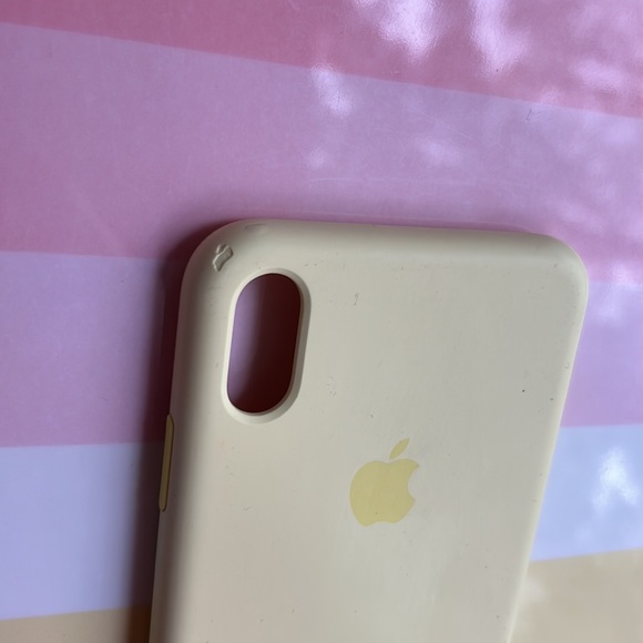 Apple iPhone Xs Max Silicone Case - Mellow Yellow - Picture 4 of 4